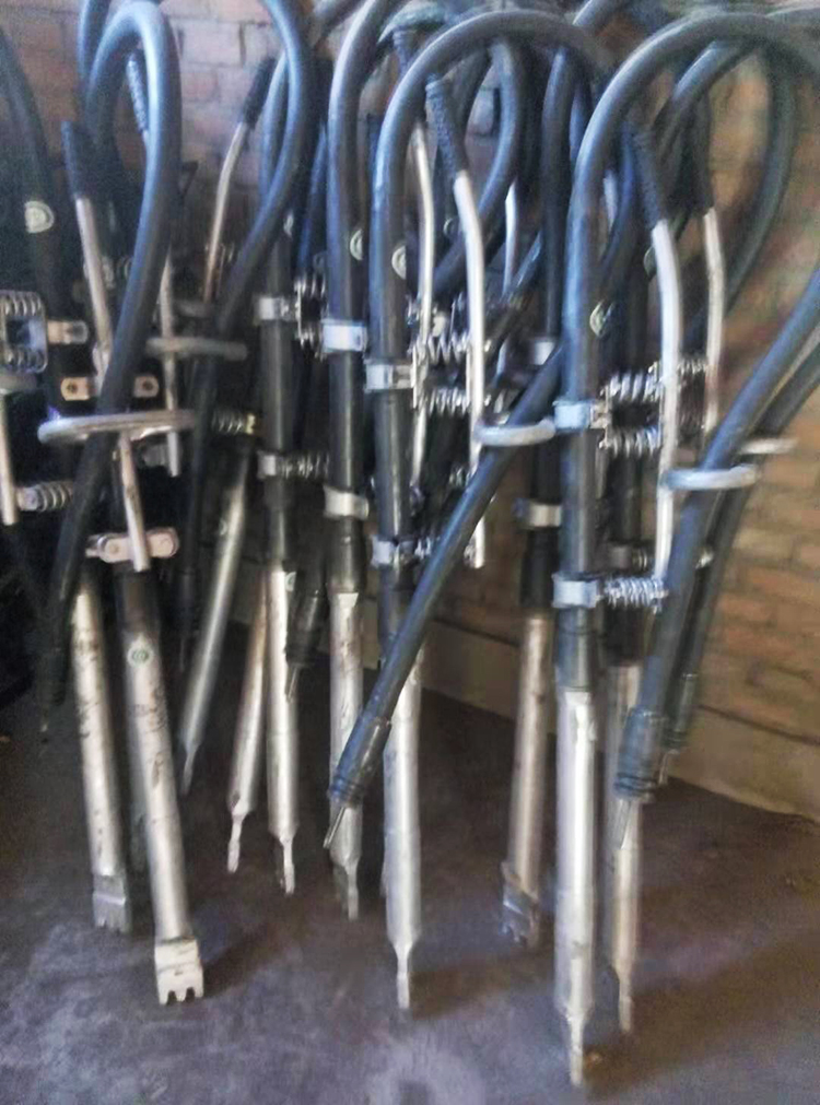 ND-4X4型一拖四内(nei)燃軟軸高頻搗固(gù)機