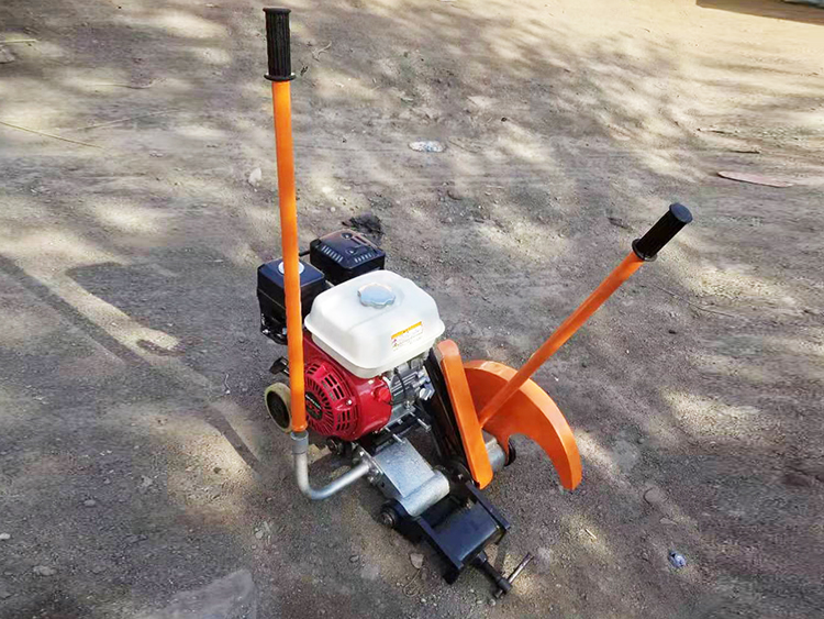 NQG-6.5II型内燃(ran)鋼軌鋸軌機(ji)