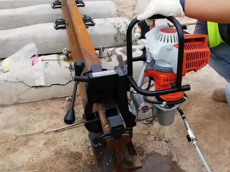 NZG-31II型(xíng)内燃鋼(gāng)軌鑽孔(kǒng)機