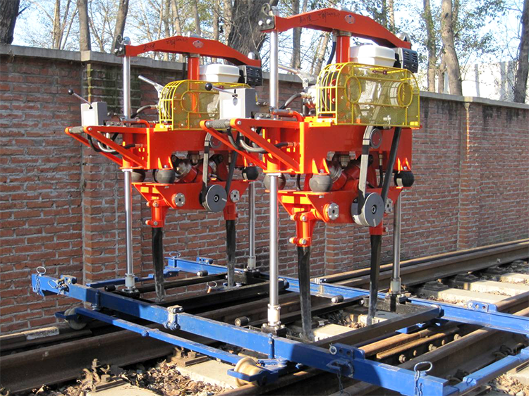 YCD-4型液(ye)壓道岔搗固(gù)機