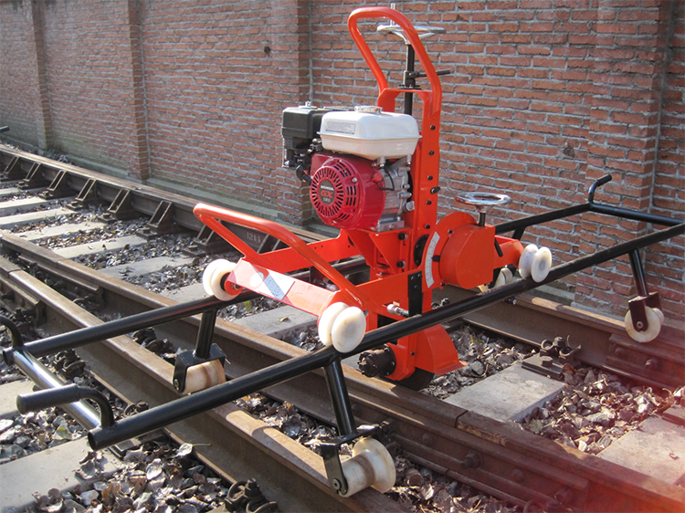 NCM-4.0型内燃(rán)道岔打磨機(ji) 