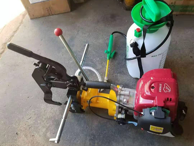 NZG-31型(xíng)内燃鋼(gang)軌鑽孔(kong)機