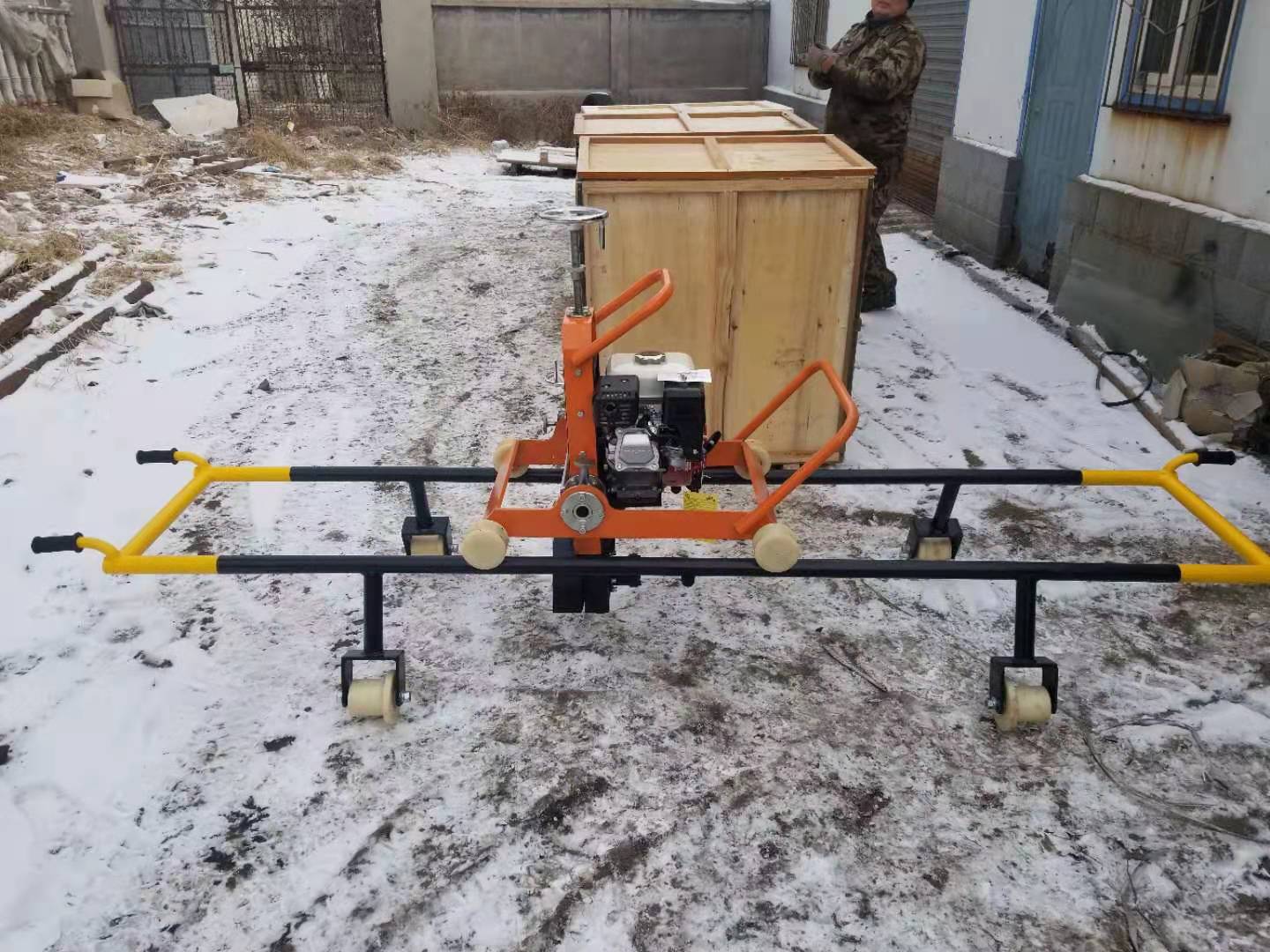 NCM-4.0型(xíng)内燃道岔打(da)磨機 